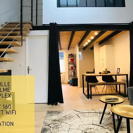 Bel Immeuble Renove Dans Le Coeur Historique Apartment